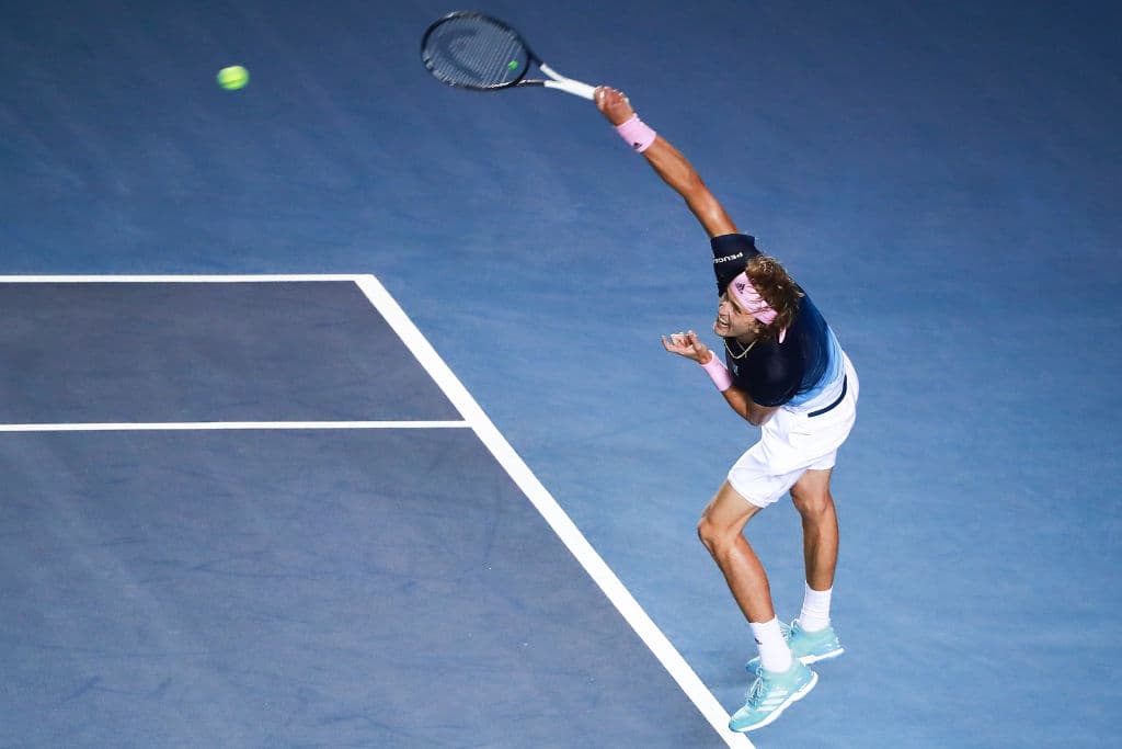 Pero Zverev disparó 10 aces para irse abriendo paso en el juego, cuatro de ellos en el set inicial.
