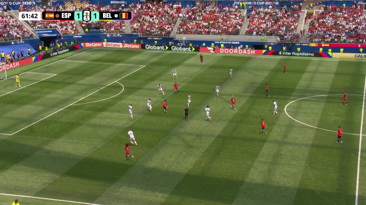 ¡TIRO ATAJADO! disparo por Mikel Oyarzabal.