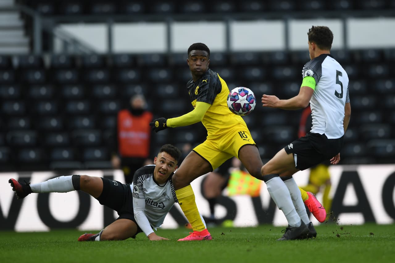 ¡La hora de Moukoko! La joya del Dortmund podrá debutar en Bundesliga