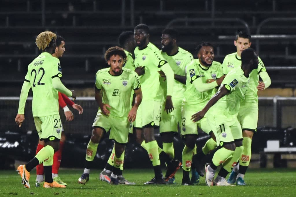 Nimes Olympique cayó en casa 1-3 ante Dijon.