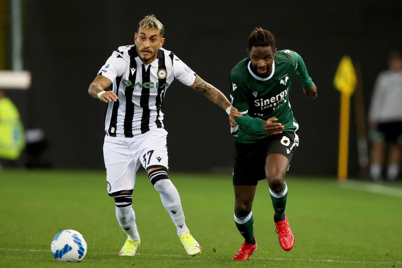 Udinese y Hellas Verona empataron con anotaciones de Isaac Success y Antonin Barak, respectivamente, en la décima fecha de la Serie A.