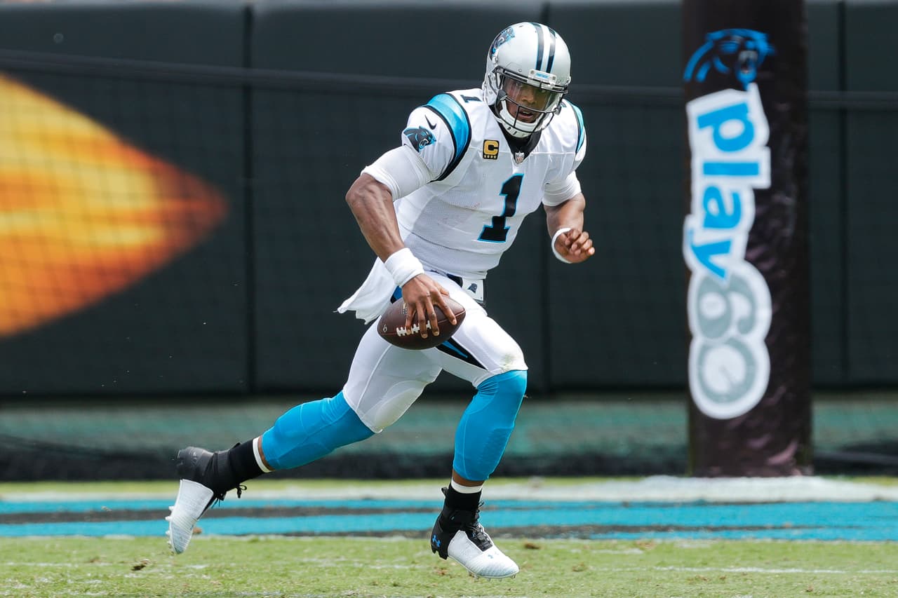 <b>CAM NEWTON (Carolina Panthers) </b>Salvo su buena actuación del domingo pasado en la sorpresiva victoria sobre los Patriots, Newton sigue muy lejos del ‘SuperCam’ que dominó la liga en 2015. Se ha visto impreciso en la bolsa y con dudas al lanzar. Lleva idéntico número de TD-INT con 5 de cada una y apenas suma 882 yardas por aire.