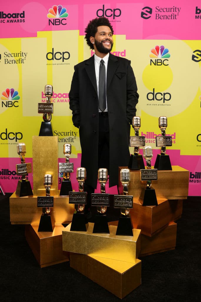The Weeknd se llevó a casa 10 premios, incluido el de mejor artista.