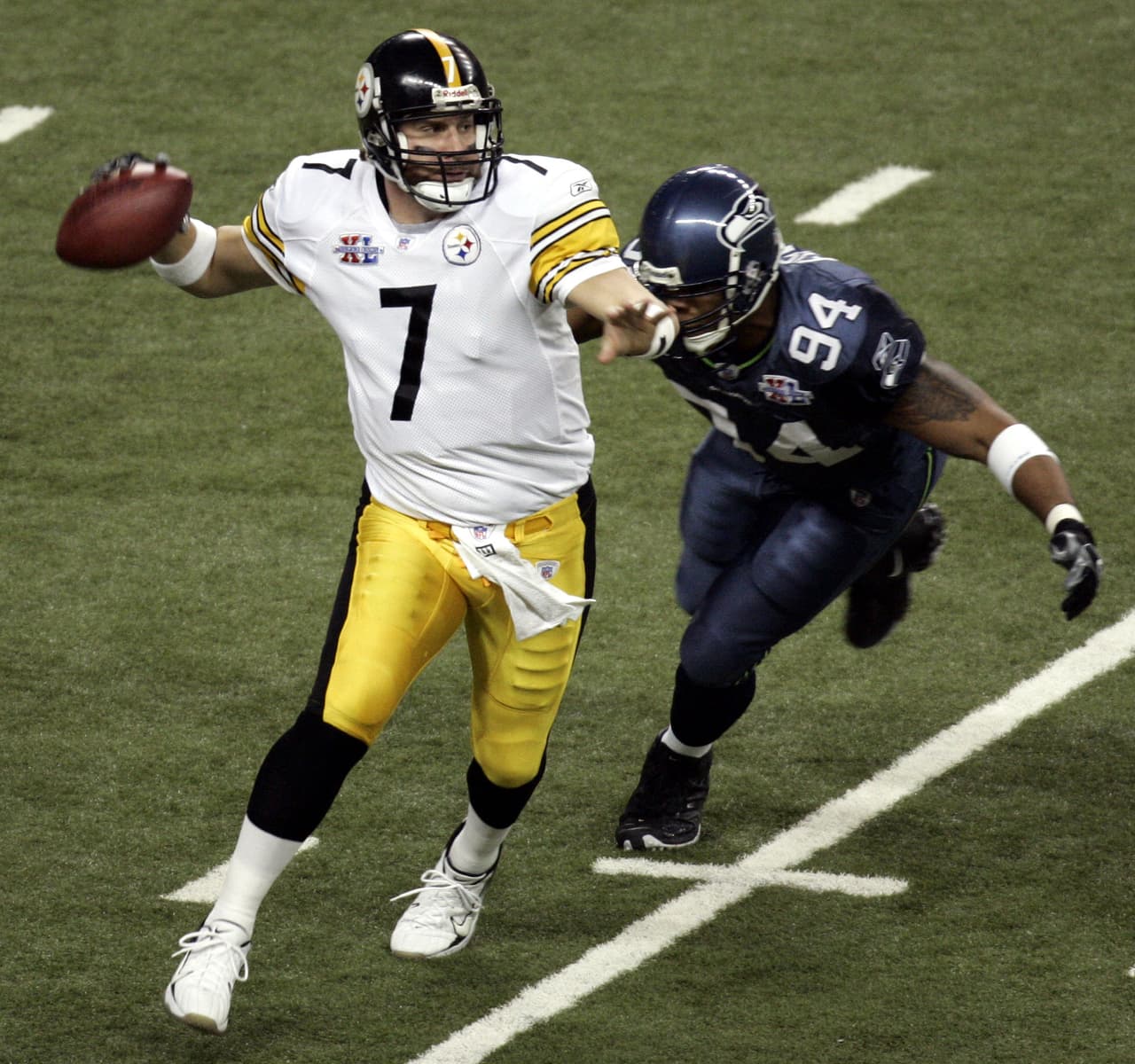 La semana 12 incluye el partido entre los Pittsburgh Steelers que visitan a los Seattle Seahawks, equipos que se enfrentaron hace 10 años en el Super Bowl XL, celebrado en el Ford Field de Detroit. Ben Roethlisberger era entonces un joven quarterback de 23 años de edad que alcanzaba la cima.