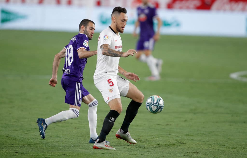 Con un gol desde los 11 pasos de Lucas Ocampos al minuto 83, el Sevilla logra salir del tropiezo y se conforma con un punto.