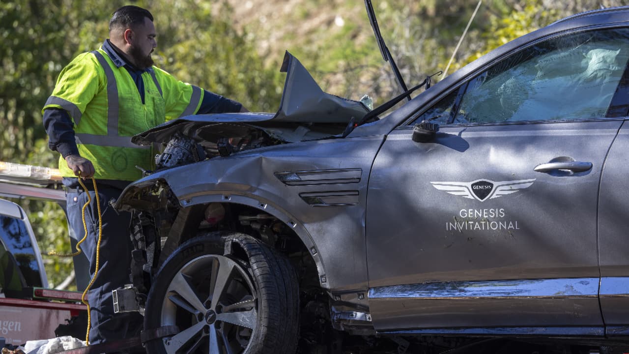 Detectives investigan la camioneta del accidente de Tiger Woods