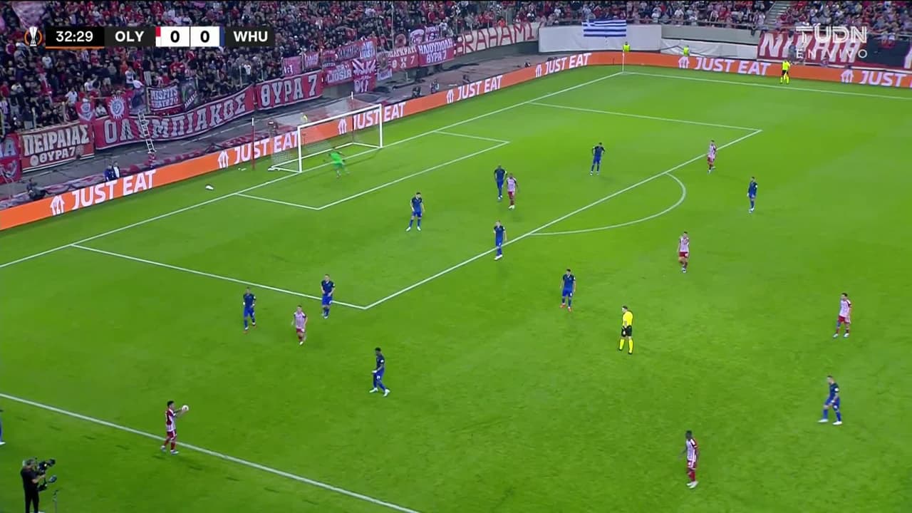 ¡GOL!  anota para Olympiakos. Konstantinos Fortounis