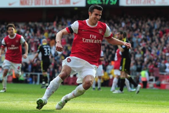 El holandés Robin van Persie se encargó de convertirlo en gol y los 'Gunners' ya sentían que acariciaban la victoria.
