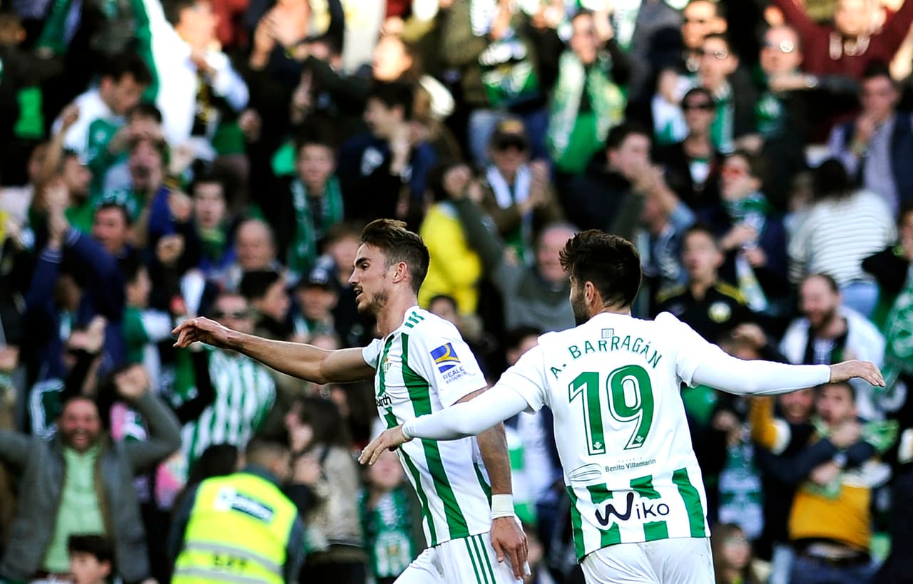 Loren Morón, juvenil de 24 años, recibió su primera oportunidad y debutó con un doblete.