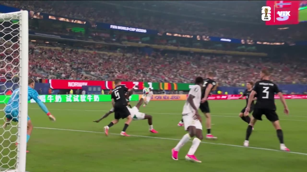 ¡Iba a ser un golazo! Remate de chilena de Jackson para hacer soñar a Senegal
