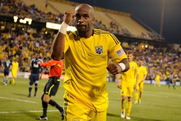 Emilio Rentería anotó sus dos tantos al principio del segundo tiempo ante Vancouver y parecía que sería un triunfo fácil para el Crew.