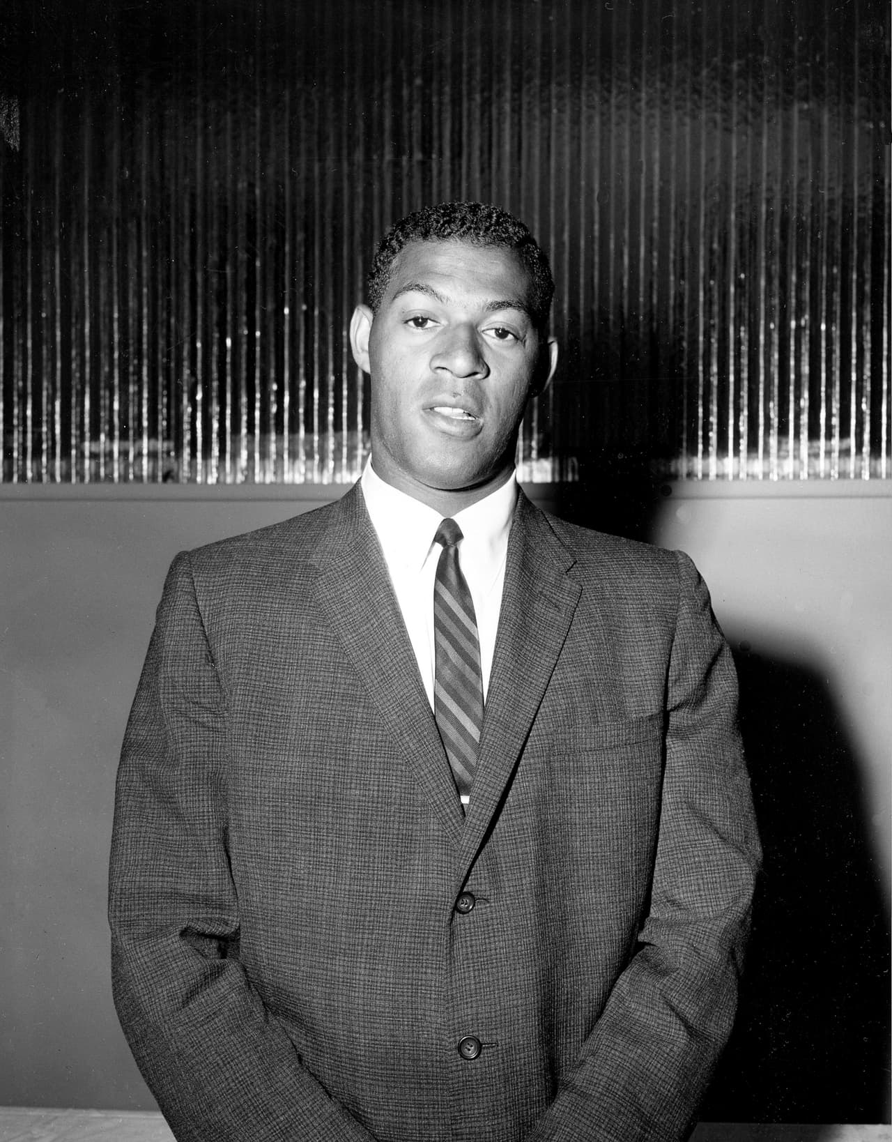 Es uno de los únicos tres jugadores de Los Lakers que han anotado 70 puntos en un juego junto con David Thompson y, por supuesto, Kobe Bryant.