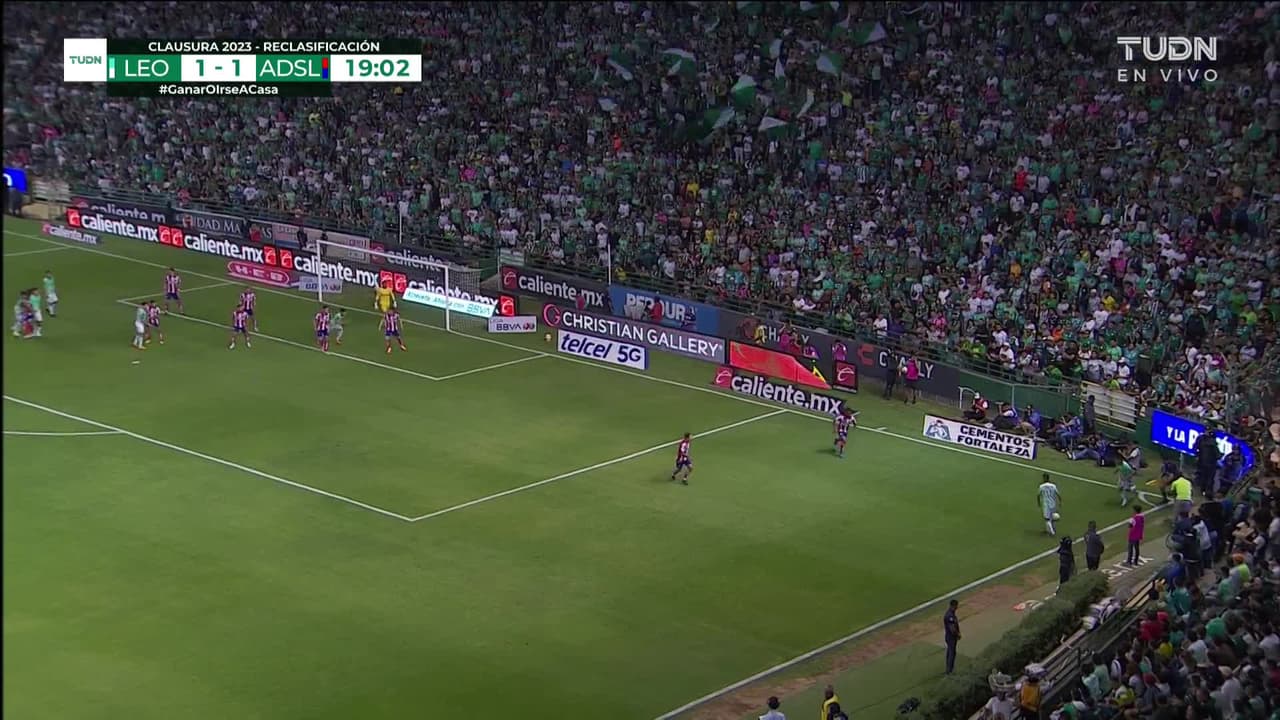 ¡TIRO ATAJADO! disparo por Jesús Angulo.