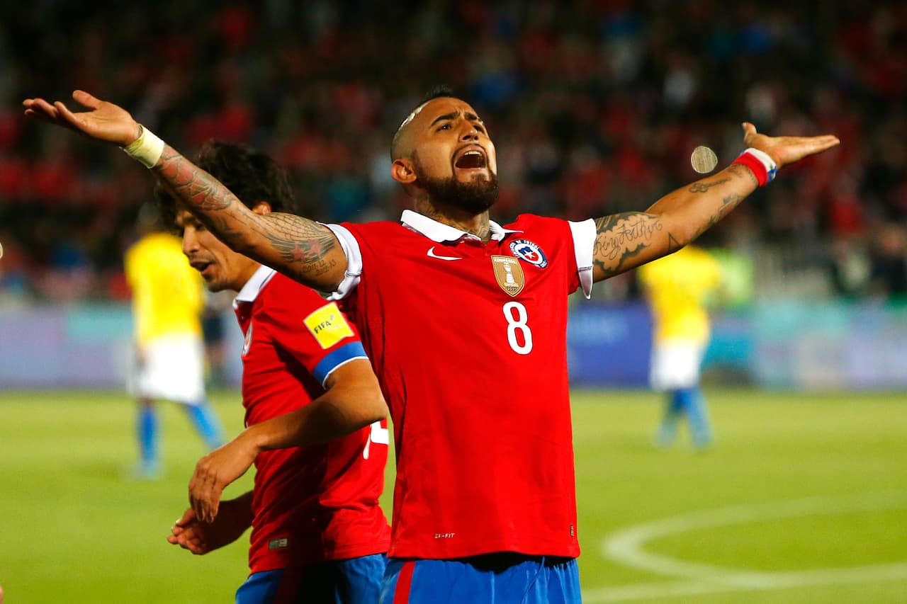 Vidal es un jugador clave en el desenvolvimiento defensivo y ofensivo de Chile, en donde puede cumplir ambas funciones gracias a su talento. Es un jugador polivalente, pero polémico por sus actitudes fuera de la cancha.