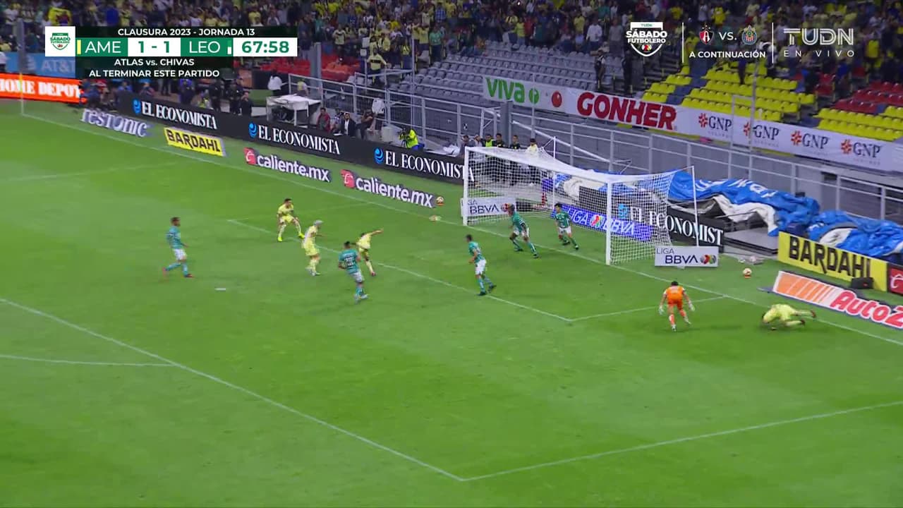 ¡GOOOL! Henry Martín anota para América.