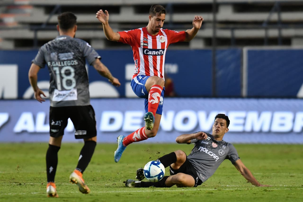 Con goles de Mauro Quiroga al 32 y Cristian Calderon al 90+3 el Necaxa se impone de visita 0-2.