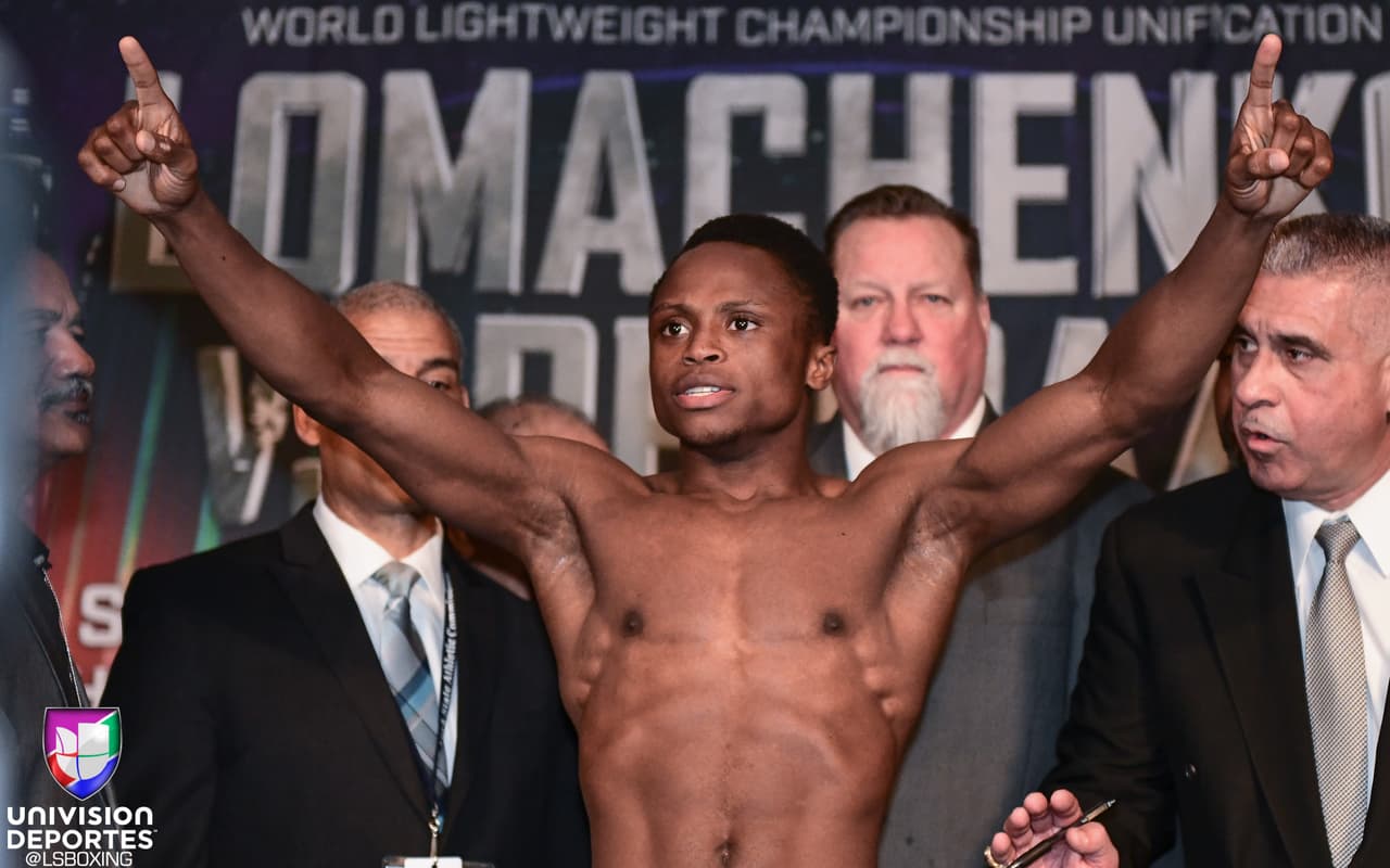 En la pelea coestelar, el campeón mundial más joven en la historia de Ghana, Dogboe, defenderá por segunda ocasión su cetro supergallo de la OMB ante el mexicano Navarrete. El monarca marcó 120.8 libras en la romana, mientras que su rival registró 122 libras.