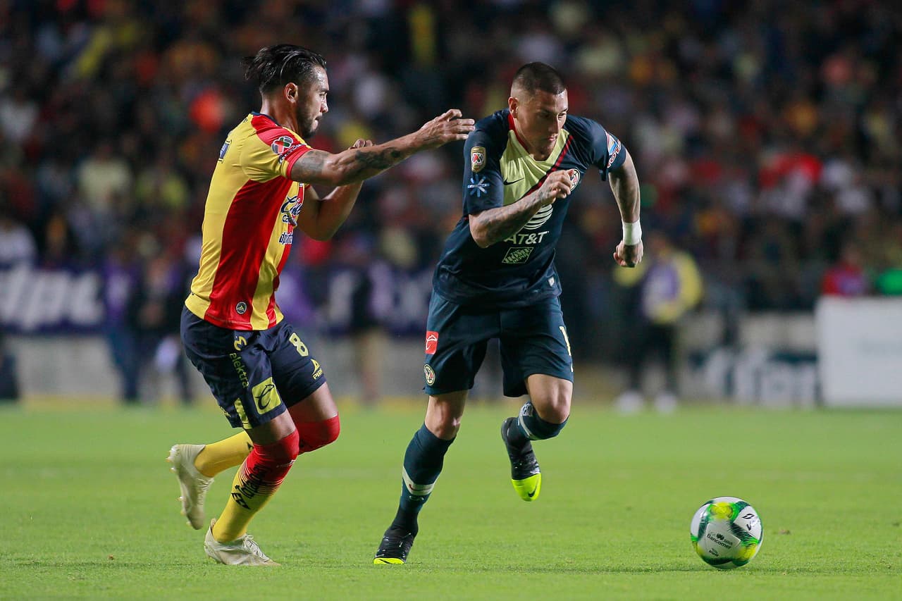 El cotejo se mostró intenso desde el principio y ambos equipos buscaron controlar la posesión del balón.