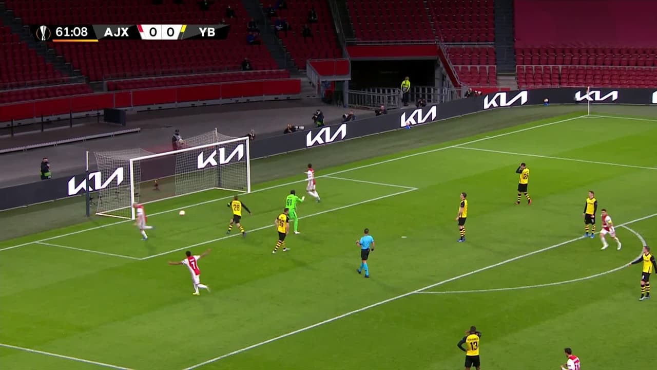 ¡GOL!  anota para Ajax. Davy Klaassen