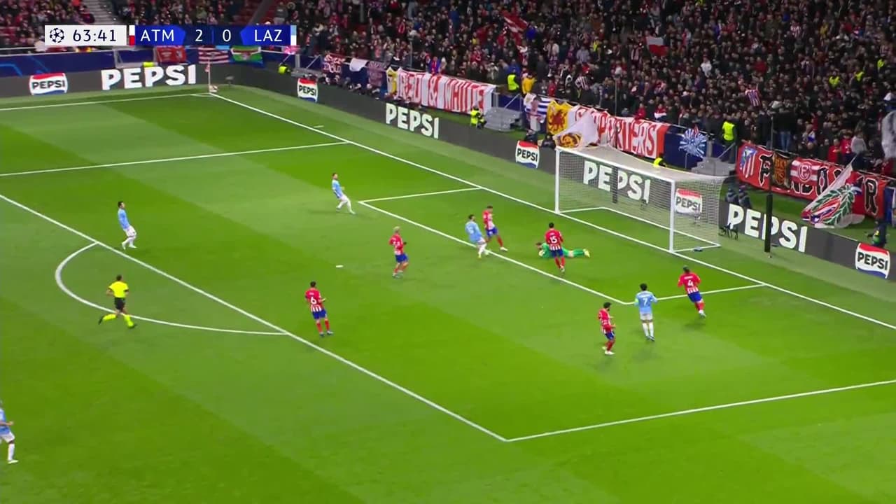 ¡TIRO ATAJADO! disparo por Felipe Anderson.