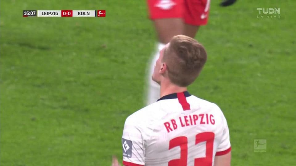 Tiro desviado de Marcel Halstenberg