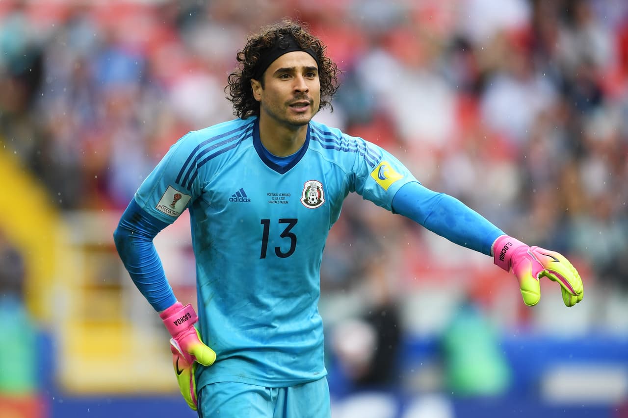 MOSCOW, RUSSIA - JULY 02: Guillermo Ochoa of Mexico gives his team instructions during the FIFA Confederations Cup Russia 2017 Play-Off for Third Place between Portugal and Mexico at Spartak Stadium on July 2, 2017 in Moscow, Russia. (Photo by Laurence Griffiths/Getty Images)