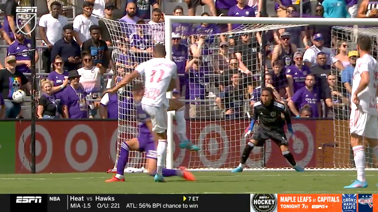 ¡Espectacular salvada! Pedro Gallese le niega el segundo a los Red Bulls