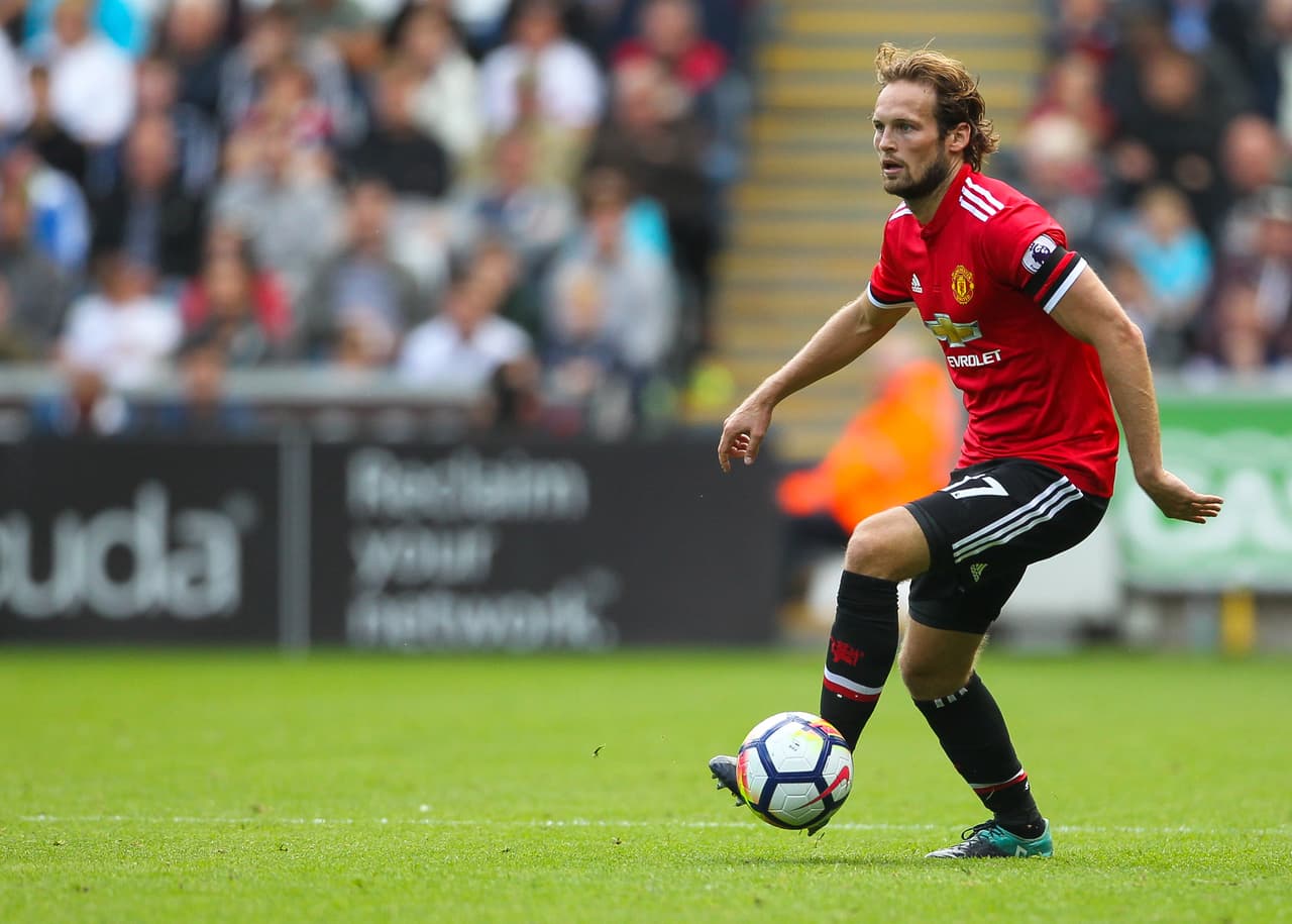 El holandés Daley Blind fue el socio en la defensa y el ataque en la goleada que tiene como líder al Manchester United.