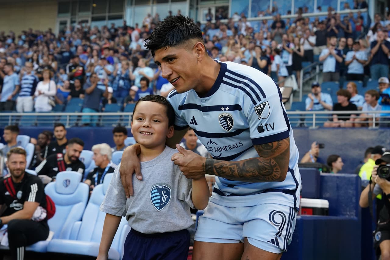 Delantero: ALAN PULIDO (Sporting Kansas City)