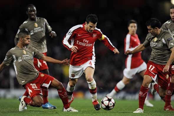 En el inicio de la quinta jornada de la 'Champions League', el Arsenal logró un fácil triunfo ante Standard de Lieja.