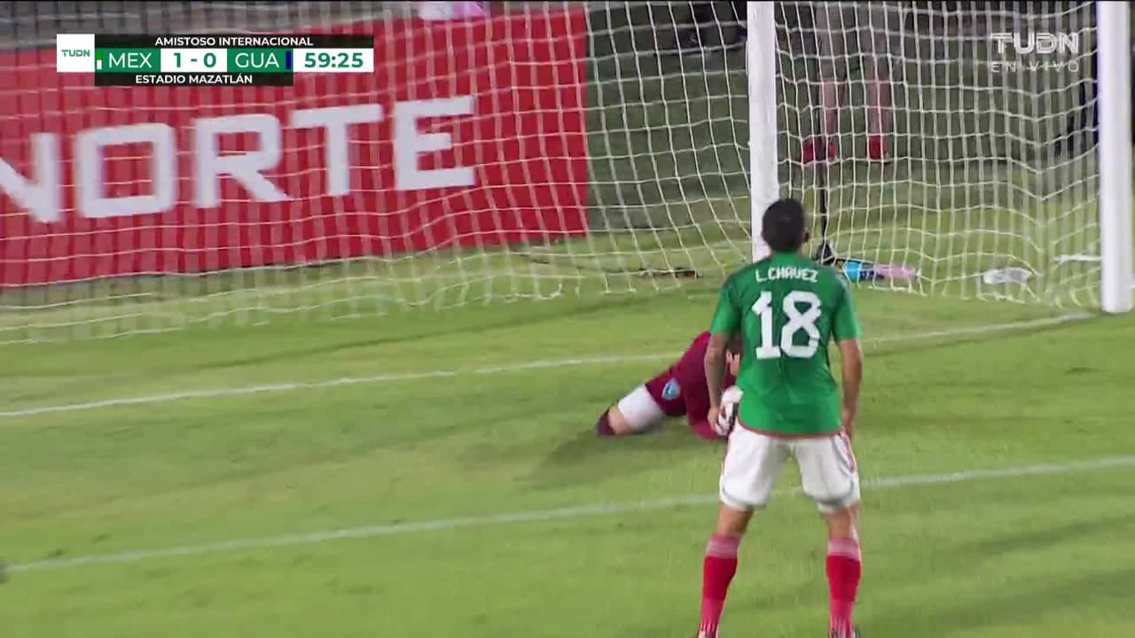 ¡TIRO ATAJADO! disparo por Érick Sánchez.