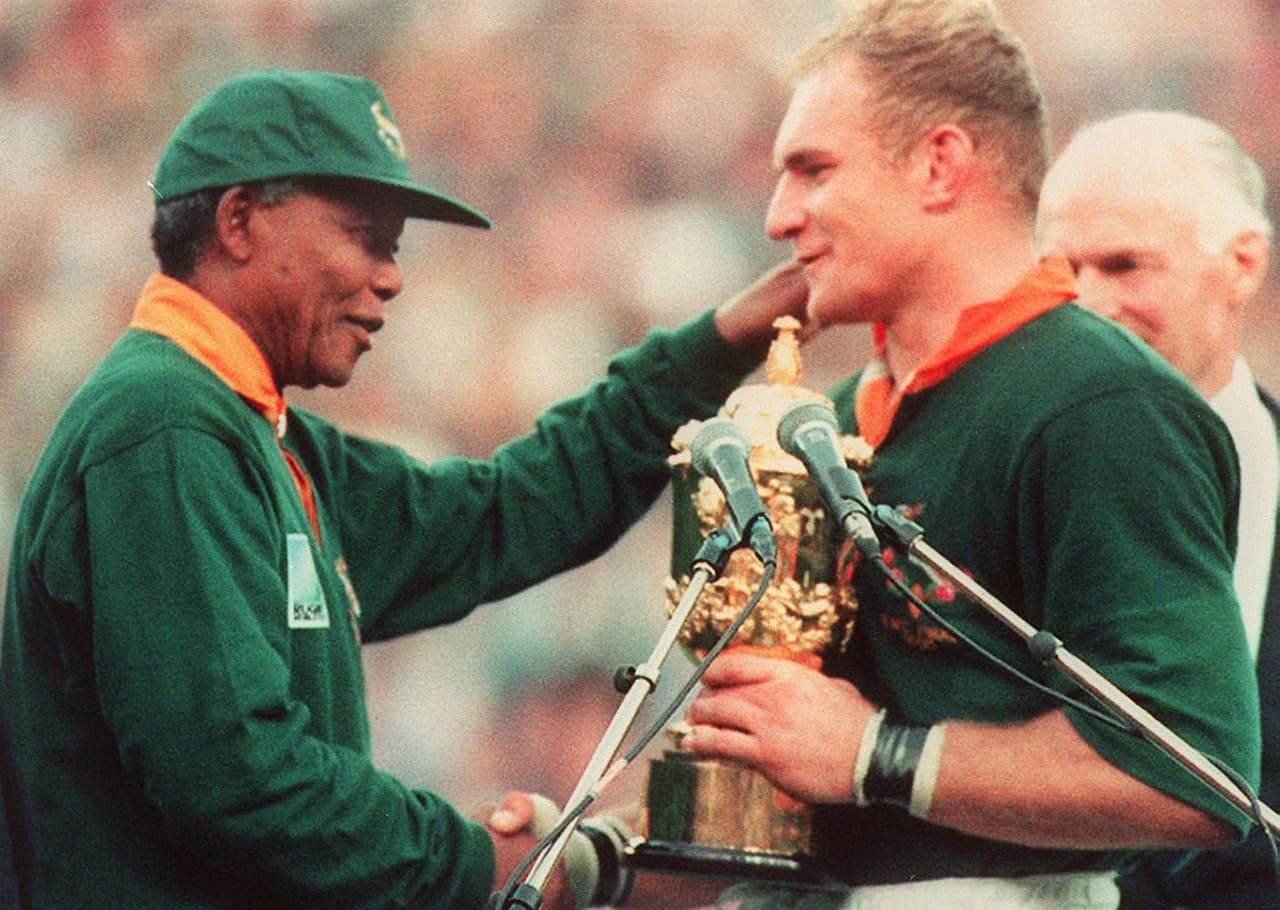 Fue tal el éxito que se logró la unidad luego del título en el Mundial de Rugby en 1995, tras vencer a los poderosos 'All Blacks' de Nueva Zelanda. Esta historia incluso fue personificada en la película 'Victorius', con los actores Morgan Freeman y Matt Damon.