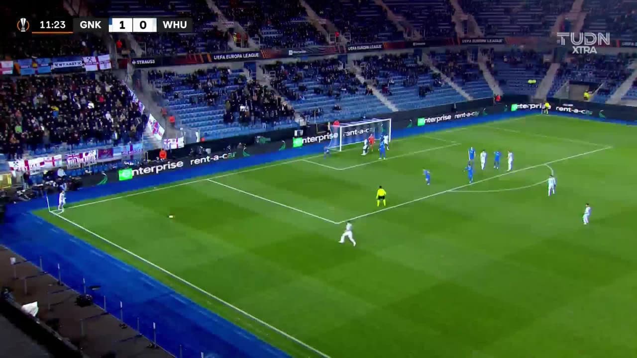 ¡TIRO ATAJADO! disparo por Vladimir Coufal.