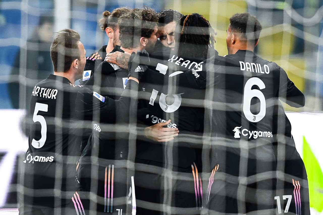 Álvaro Morata marcó un doblete en la victoria por 3-1 de la Juventus sobre la Sampdoria, que mete presión a los punteros de la Serie A.