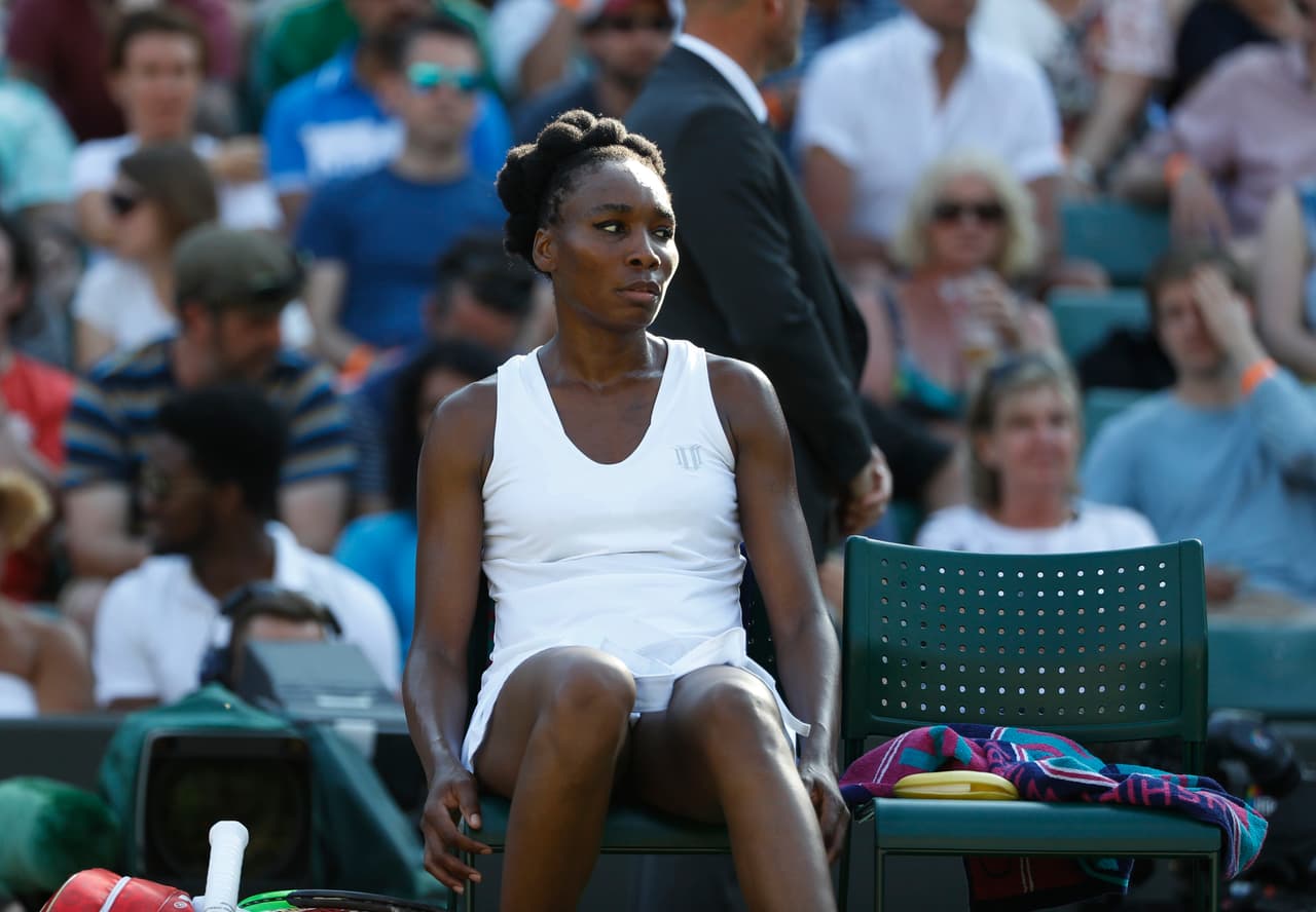 Sin embargo, con la tranquilidad que da la experiencia, Venus se impuso tras ganar 6-4, 6-1 los sisguientes sets.