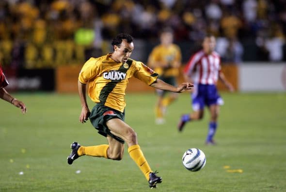 Posteriormente ficharía con el Galaxy de Los Ángeles, equipo con el cual haría historia y se convertiría en referente del club.