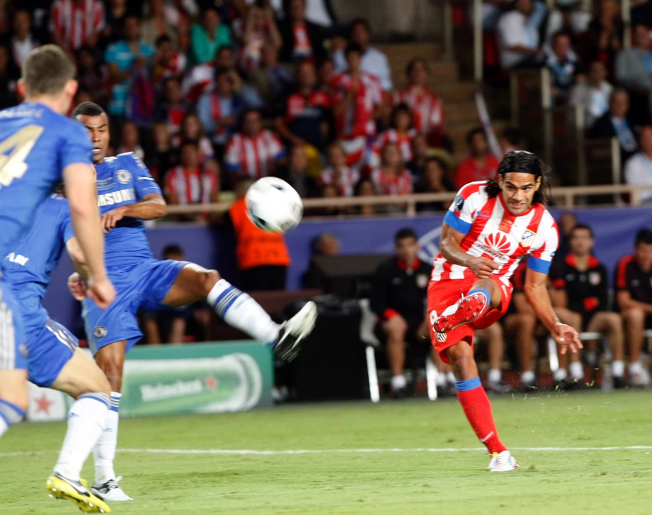 Antes del minuto 20 Falcao amplió la diferencia, esta vez con un golazo de pierna izquierda, al borde del área, con una rosca espectacular.