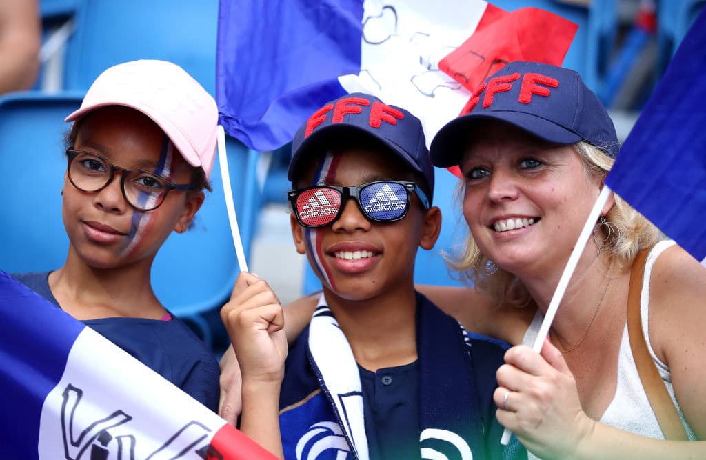 En el Estadioo Océane de Le Havre, Francia y Brasil disputan el duelo más esperado de los Octavos de Final de la Copa Mundial Femenina con el colorido de una Final anticipada.