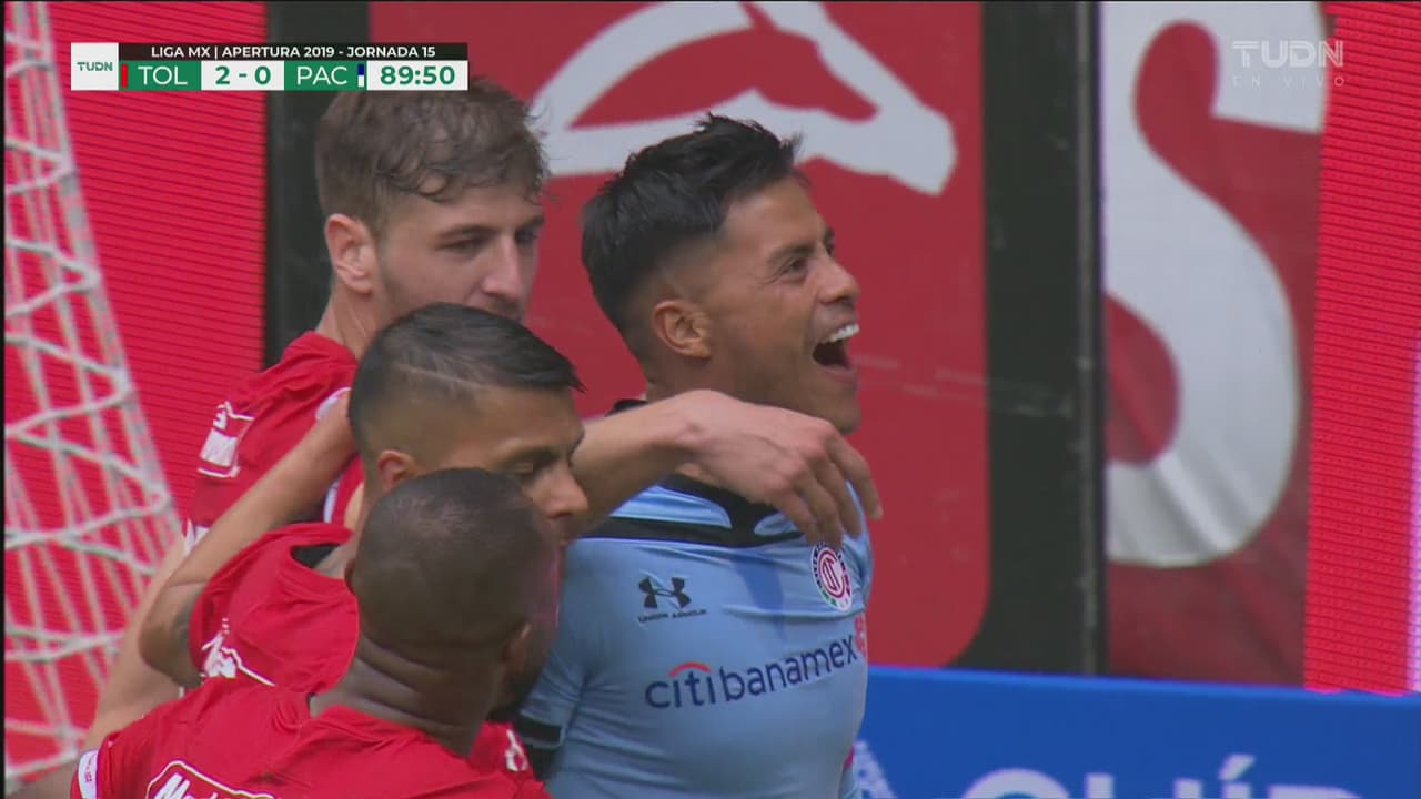 ¡Enorme! Alfredo Talavera detiene el penalti y mantiene su arco en cero