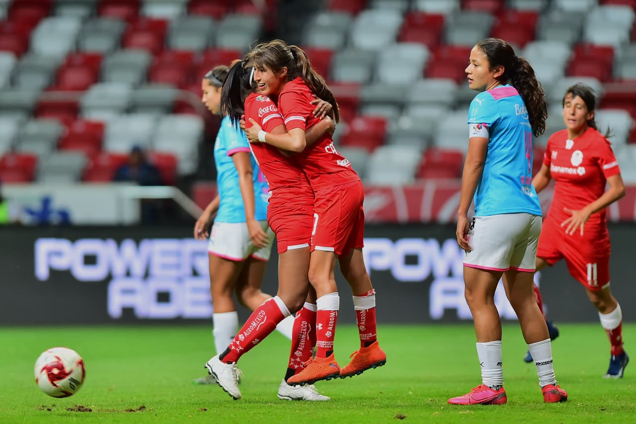 Con goles de Desiree Monsiváis, Rayadas venció, no sin sufrir al final 1-2 a las Diablitas del Toluca, en la Bombonera, Karla Saavedra descontó para las locales.