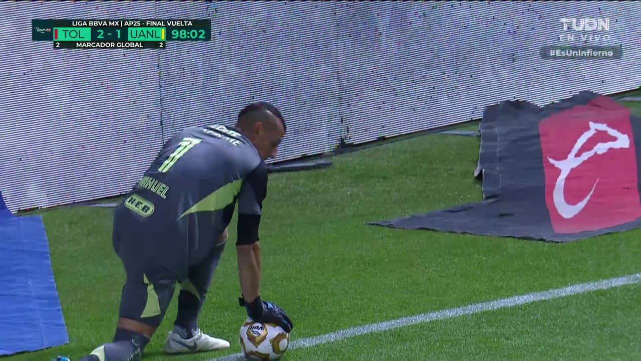 ¡TIRO ATAJADO! disparo por Federico Pereira.