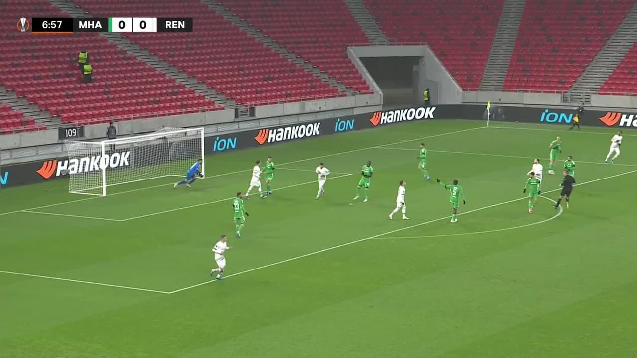 ¡TIRO ATAJADO! disparo por Amine Gouiri.