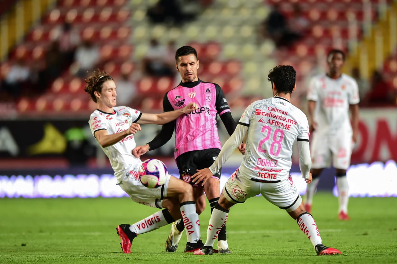 Ian González (4’) abrió el marcador muy temprano en el partido. Malagón se vistió de héroe y atajó un penal para impedir el empate. En la recta final, Arce (81’) metió el tanto de la victoria. Necaxa visitará a Querétaro y Tijuana visitará a Toluca en la J15.