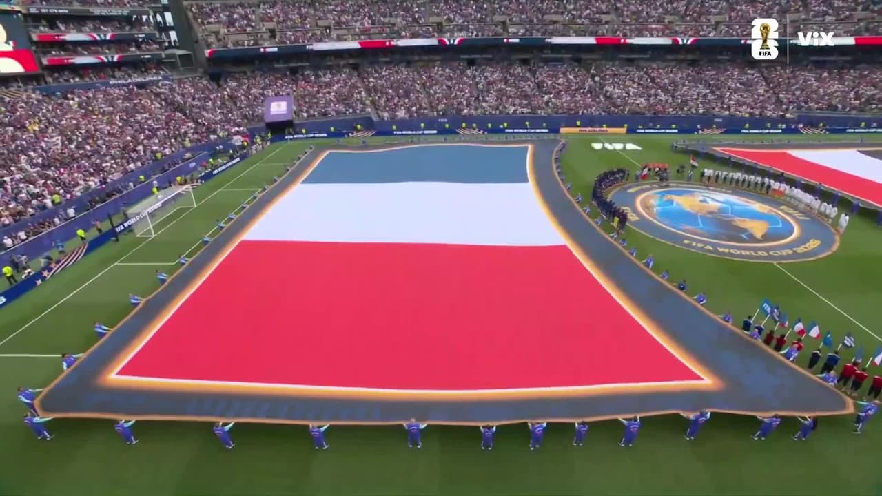 ¡Se entonan los himnos de Francia e Irak! Todo listo en el protocolo