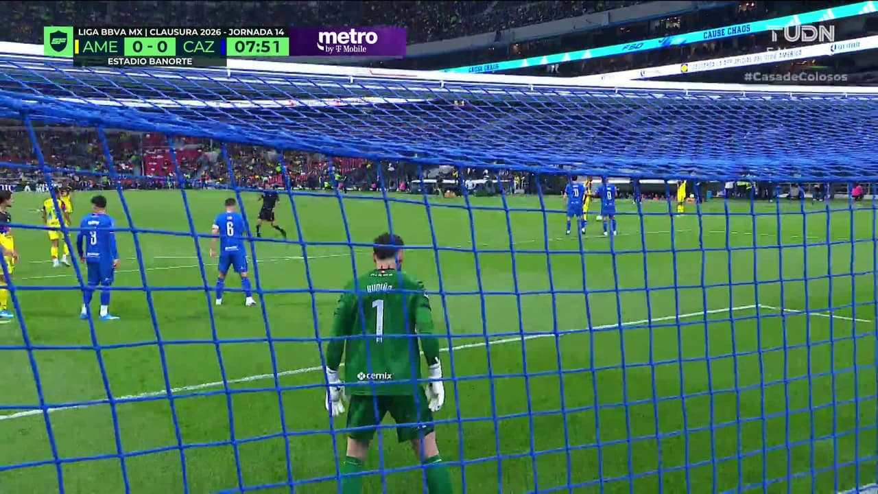 ¡TIRO ATAJADO! disparo por Brian Rodríguez.