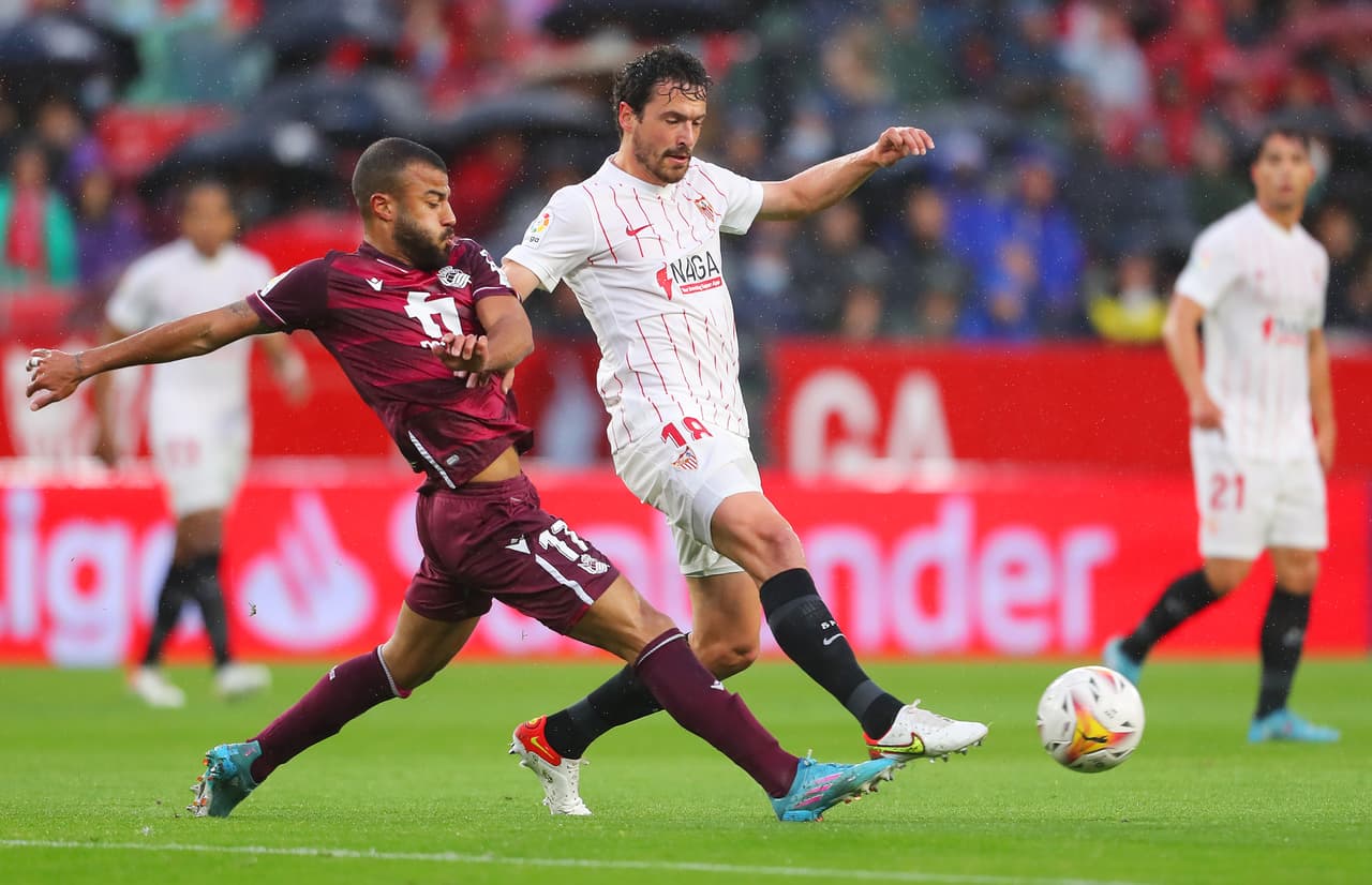 Sevilla no pasó del empate sin goles en casa ante la Real Sociedad y se rezaga en el intento de dar alcance al líder Real Madid.