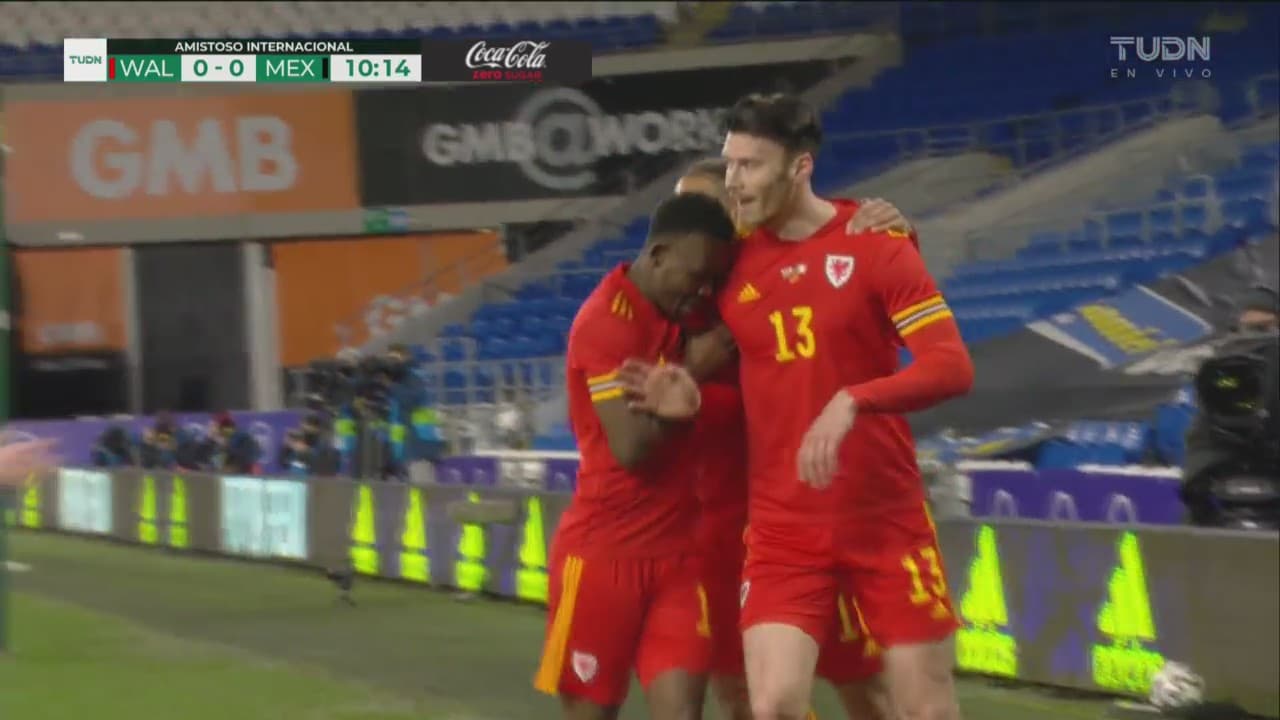 ¡Tenía que ser invalidado! Kieffer Moore adelanta 1-0 a Gales
