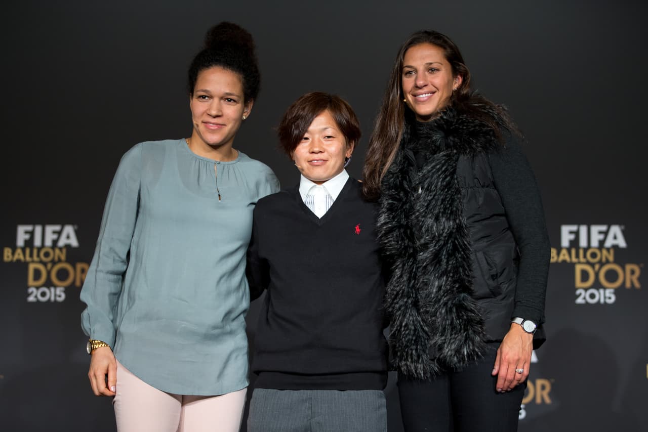 En la categoría femenil, la alemana Celia Sasic, la japonesa Aya Miyama y Carli Lloyd de Estados Unidos buscan ganar el trofeo a mejor jugadora del año 2015.