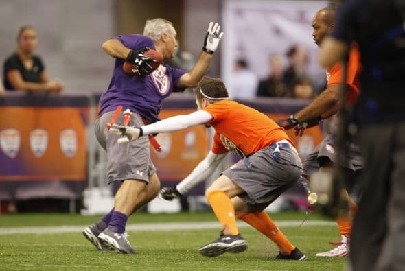 La Conferencia Nacional se impuso a la Conferencia Americana en el Tazón Latino IX y Hristo Stoichkov, para sorpresa de todos, fue reconocido como el MVP del juego, disfruta aquí de las mejores imágenes (Foto: Mario Castillo).