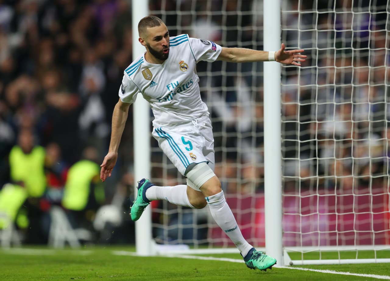 MADRID, SPAIN - MAY 01: Karim Benzema of Real Madrid celebrates as he scores his sides second goal during the UEFA Champions League Semi Final Second Leg match between Real Madrid and Bayern Muenchen at the Bernabeu on May 1, 2018 in Madrid, Spain. (Photo by Catherine Ivill/Getty Images)
